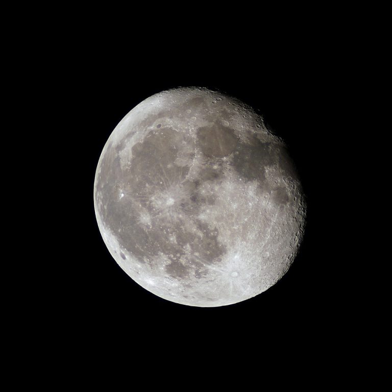 découvrez l'astrophotographie, l'art de capturer la beauté des étoiles et des phénomènes célestes. apprenez des techniques, des conseils et des astuces pour immortaliser l'univers et révéler les merveilles de la nuit.